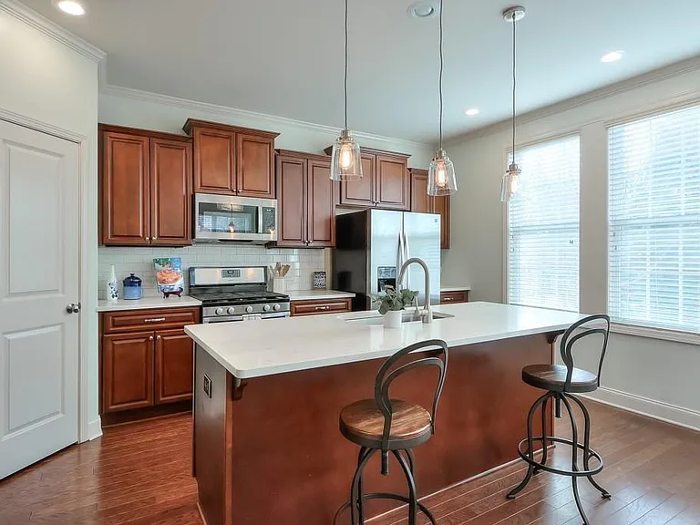 7205 Lowery Oak Dr — Photo 11