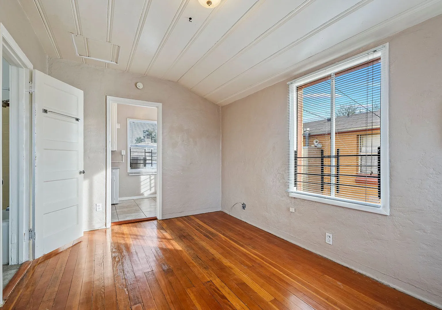 1141 Adams — Photo 4