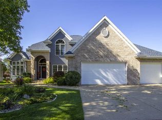 3925 Briarwood Dr, Cedar Falls, IA 50613