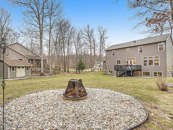 4th image of 16682 Stoneway Dr