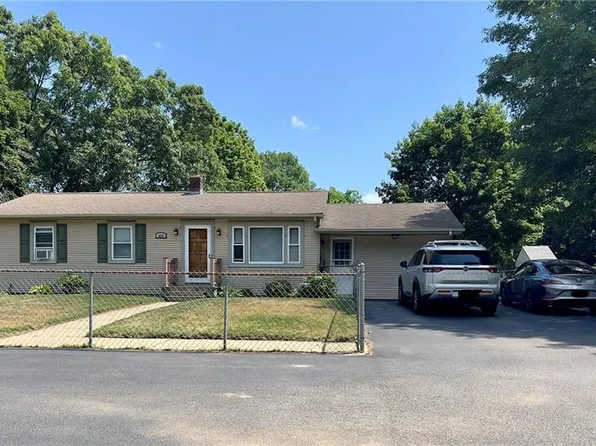 426 Arnold Rd, Coventry, RI 02816