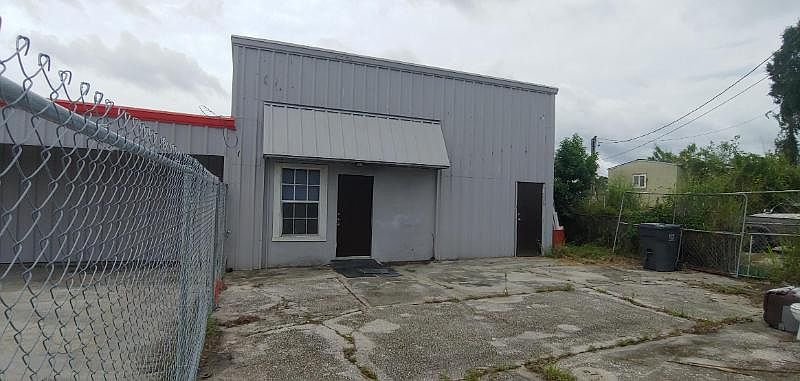 1st image of 8008 E Broadway Ave