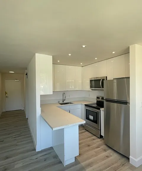 Madison Apartments — Photo 40