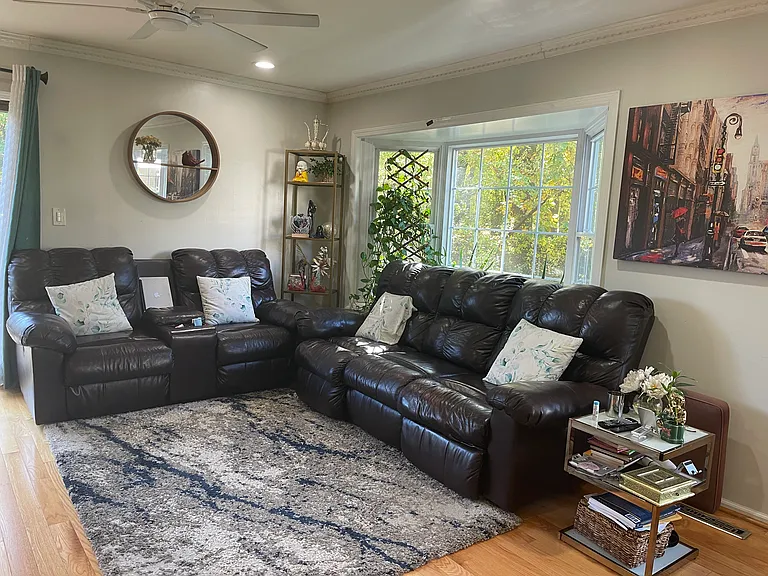 16 Iris Ct — Photo 2