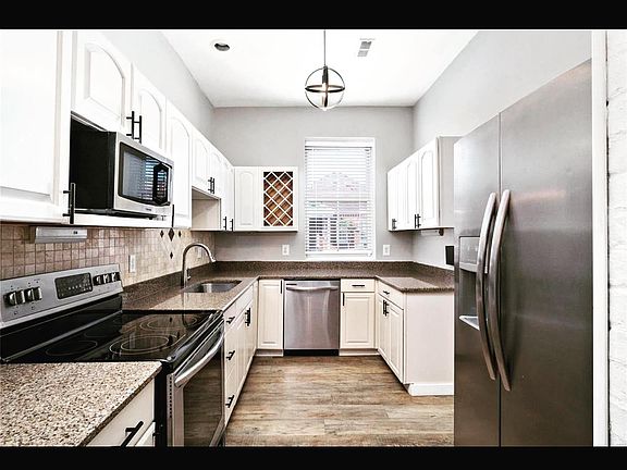 3rd image of 1110 Allen Ave