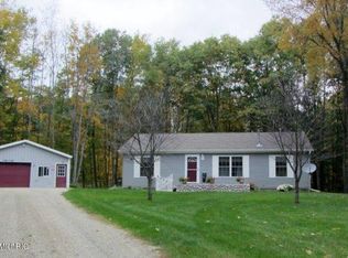 8404 12 Mile Rd, Evart, MI 49631