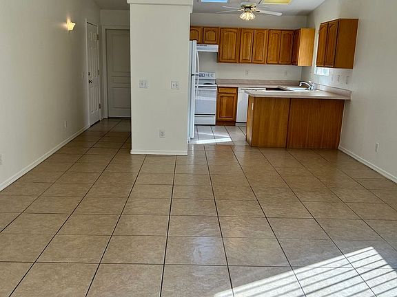5th image of 3133 Applewood Dr #1