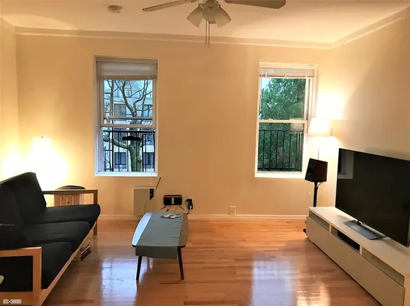 135 Grand Street image 2 of 11