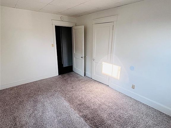 4th image of 559 E Broad St