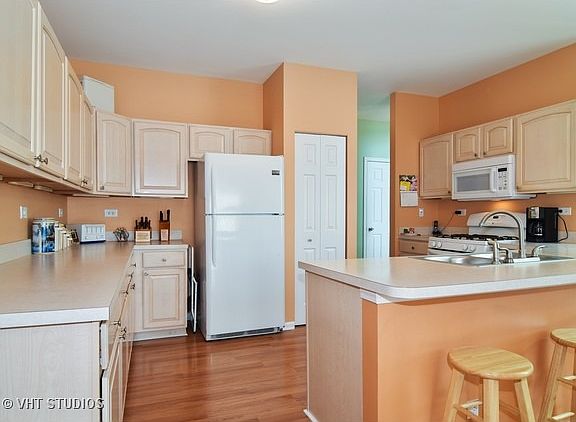 3rd image of 105 Walden Ct