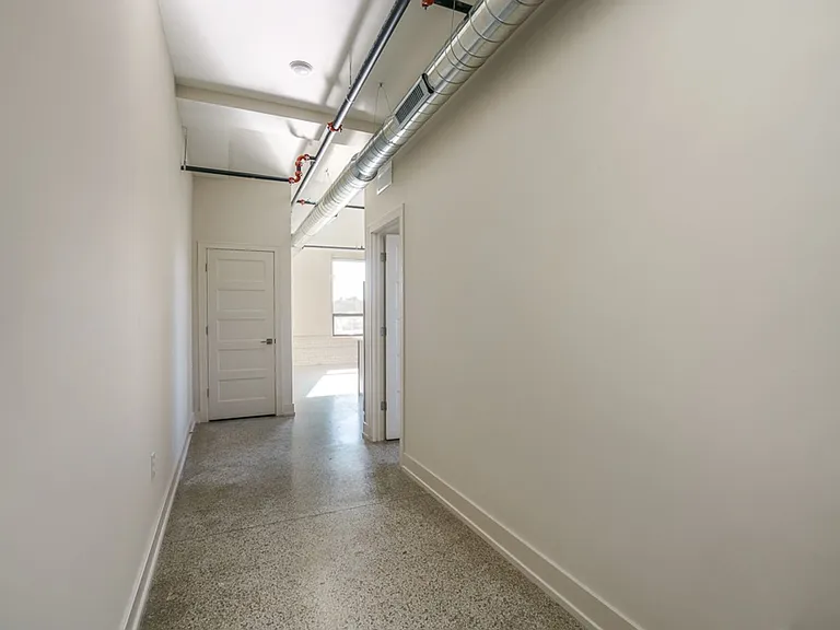 875 Michigan Ave — Photo 38