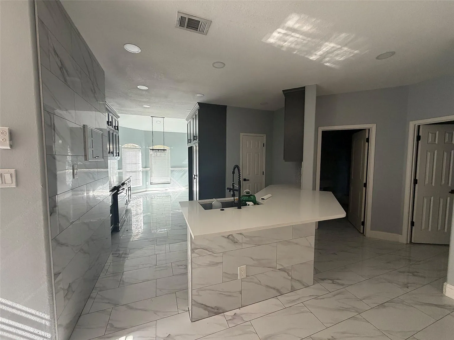 6 bed, 3.0 bath, $2,500 — Photo 4