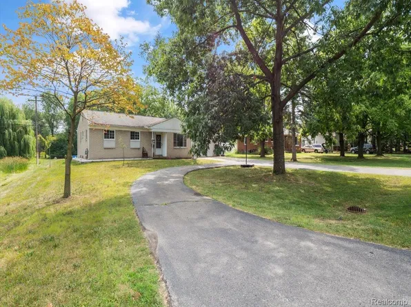 5660 Wright Dr, Troy, MI 48098