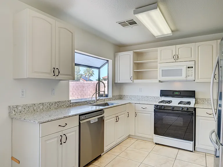 2702 Lovington Dr — Photo 16
