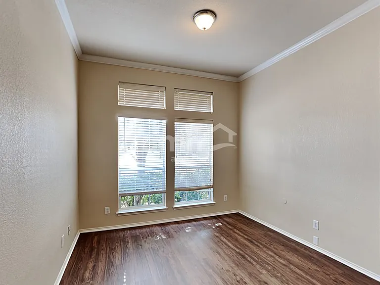 402 Nutmeg — Photo 12