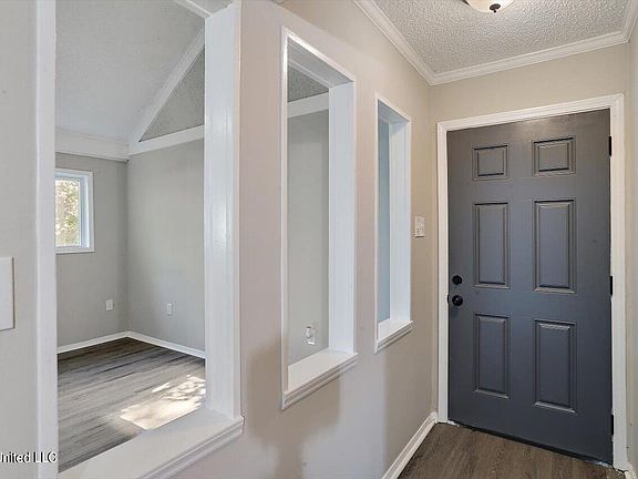 5th image of 233 Bay Park Dr