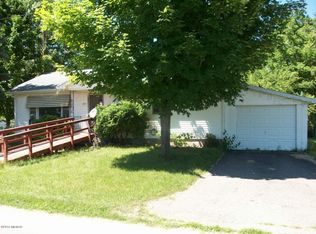 201 Reynolds St, Hartford, MI 49057