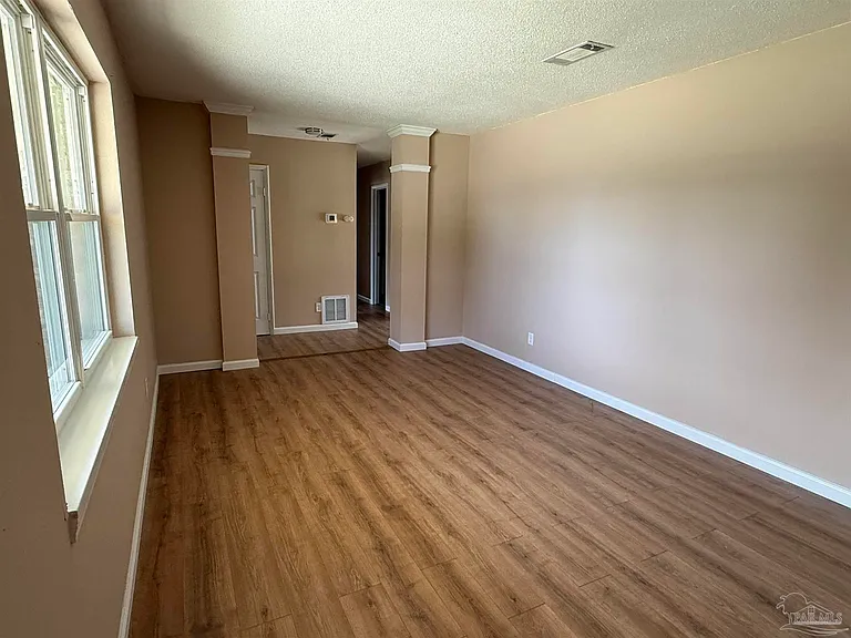 7845 Le Jeune Dr — Photo 9