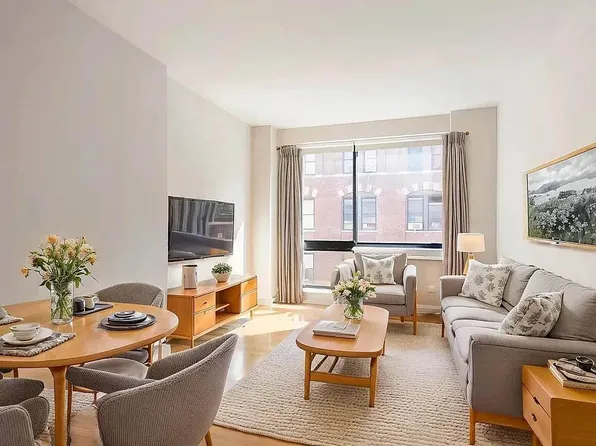 537 W 27th St APT 2F, New York, NY 10001