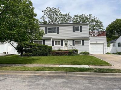 8 Terry Lane, Plainview, NY, 11803