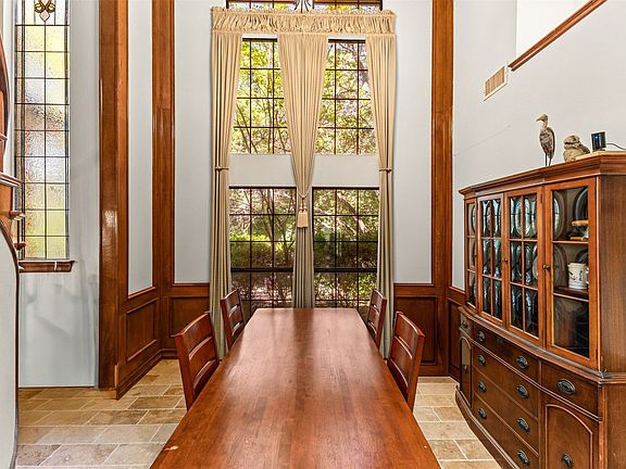 4th image of 1190 Whispering Oaks Dr