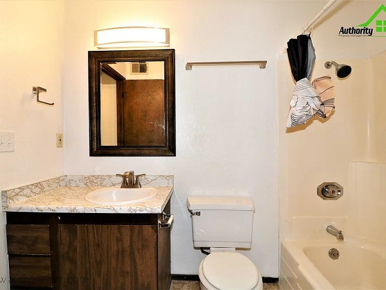 900 Jamieson Ct #4 — Photo 15