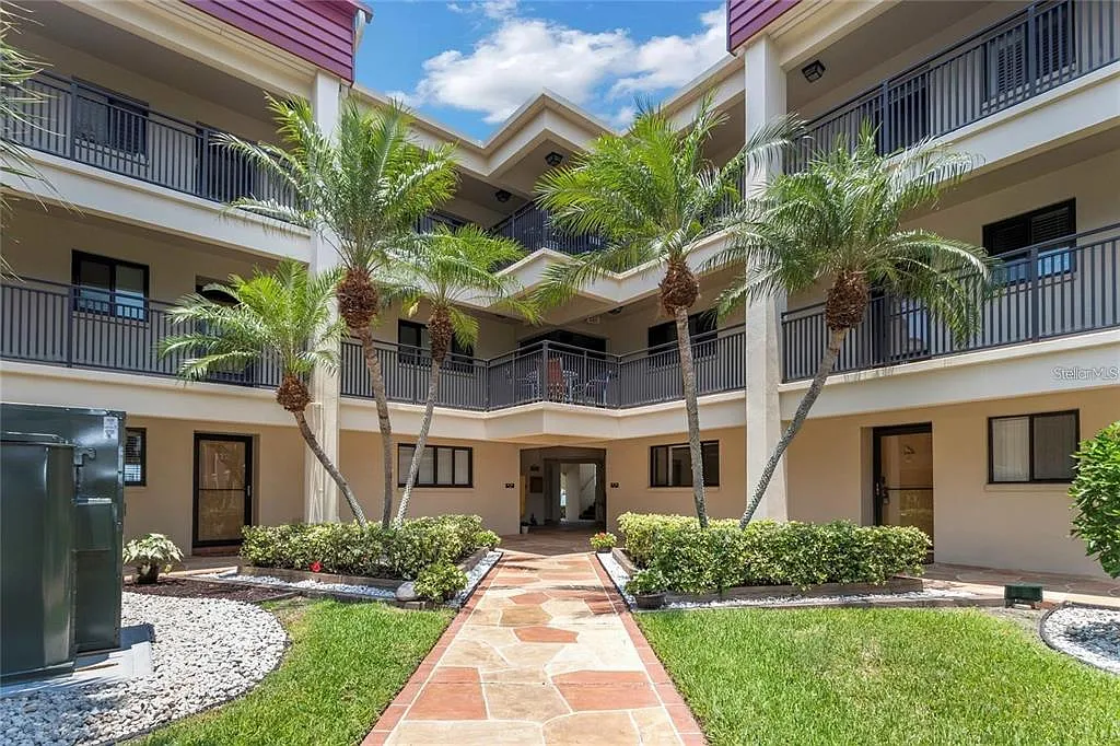 2 bed, 2.0 bath, 1007 sqft, $3,800 — Photo 1