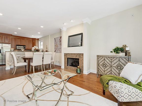 4th image of 3229 N Clifton Ave #2