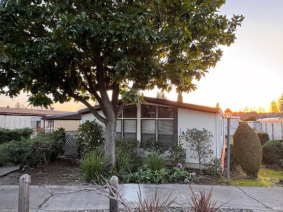 2nd image of 97 Glenoak Court