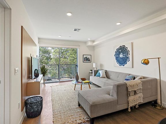 3rd image of 5550 W Pico Blvd #603