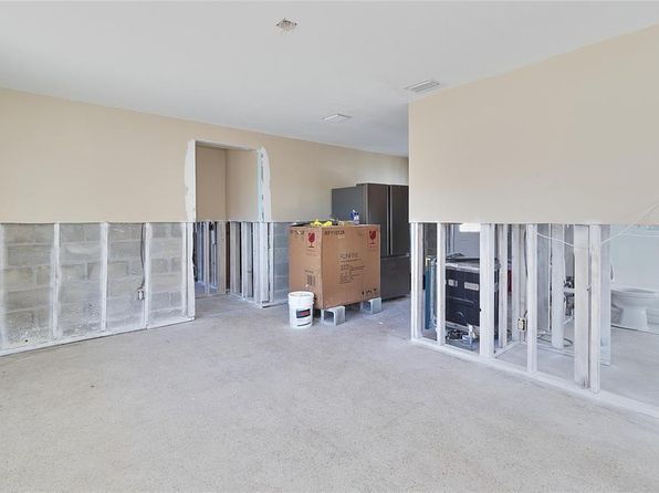 saint-petersburg-florida-81389989 picture