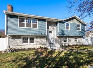 92 Forest Park Rd, Woburn, MA 01801