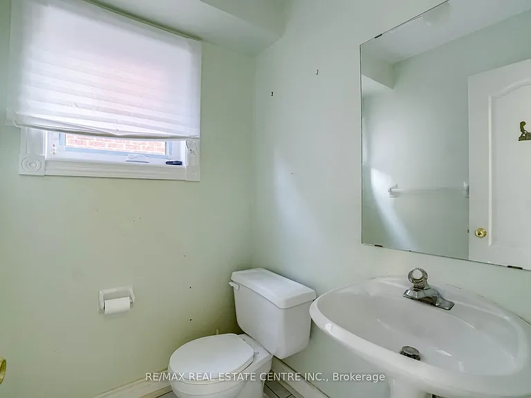3725 Althorpe Cir N — Photo 20