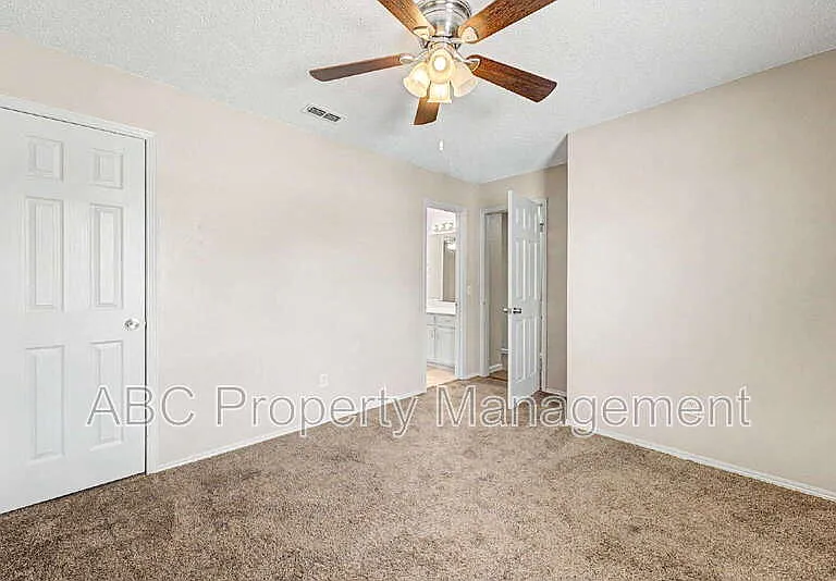 3033 W Mica St — Photo 12