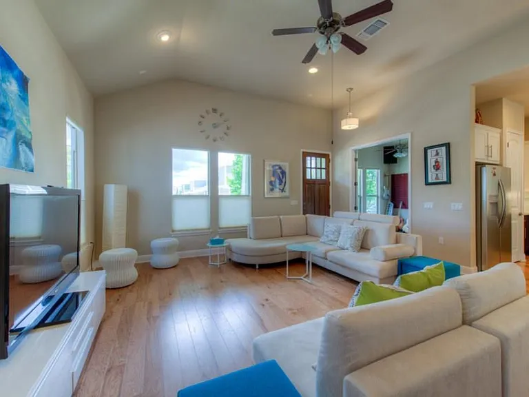4524 Ruiz St — Photo 3