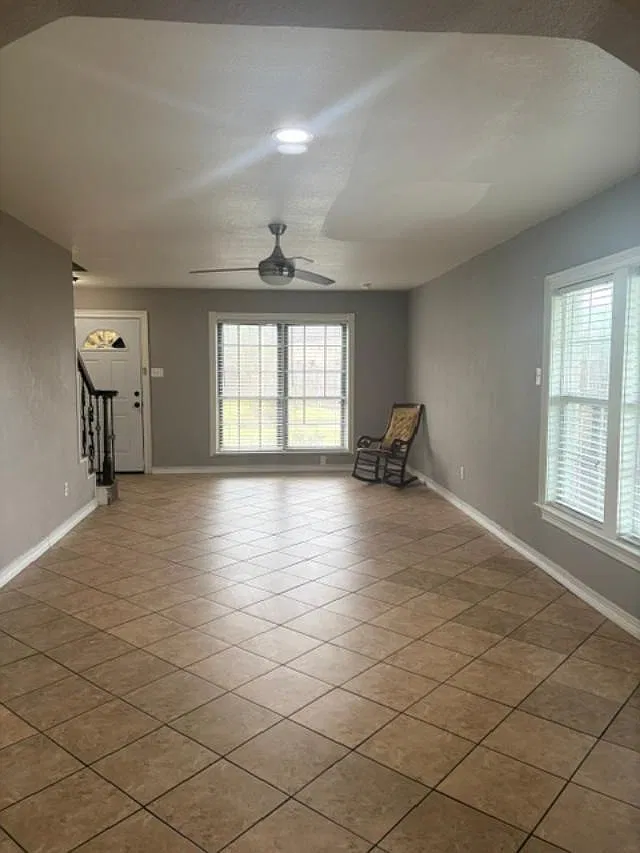 2 bed, 1.5 bath, 1384 sqft, $1,500 — Photo 3