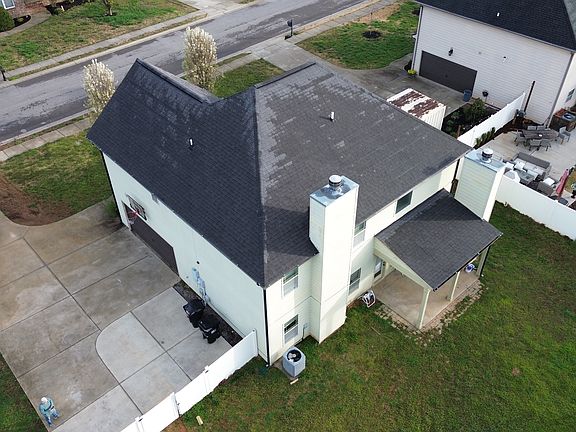 4th image of 2320 Fox Creek Dr