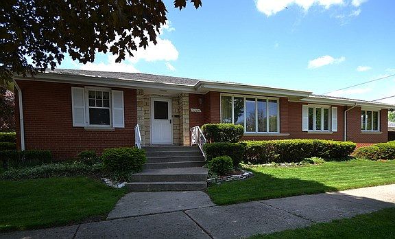 2nd image of 5324 W Oakdale Dr
