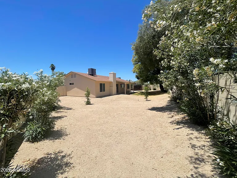 2920 E Michelle Dr — Photo 19