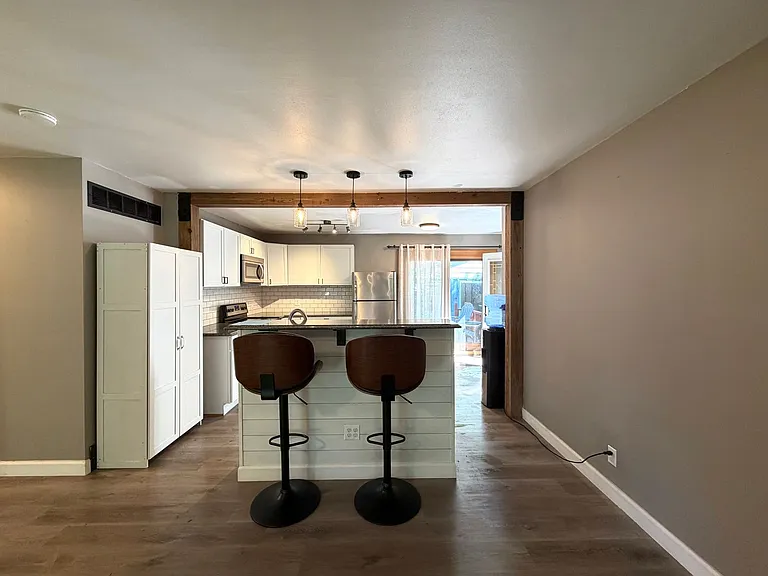 729 W North Ln — Photo 16