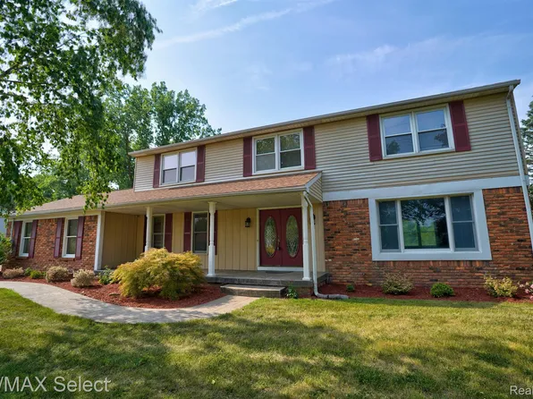 5267 Green Meadows Rd, Grand Blanc, MI 48439