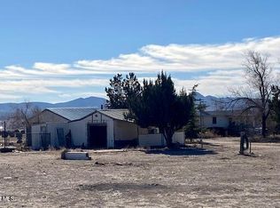 975 W Valleri Ann Rd, Paulden, AZ 86334