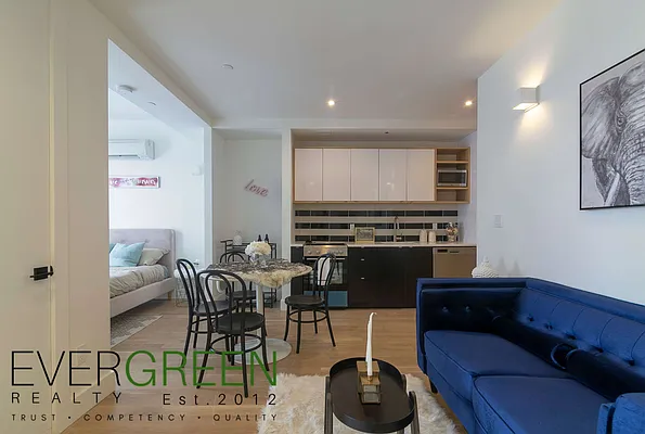 Rented by Evergreen Apartments BK | media 5