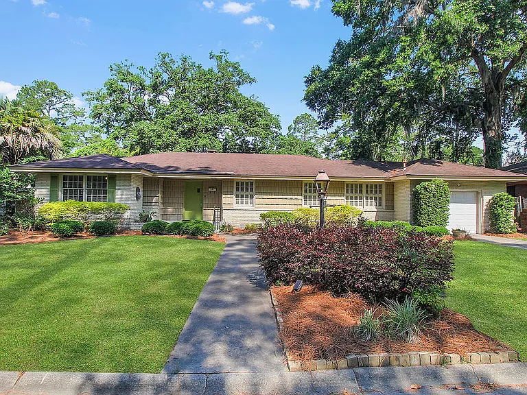 4637 Oakview Dr — Photo 3