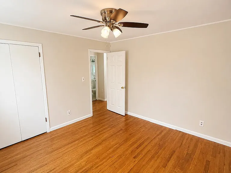 54 Longwood Dr — Photo 6