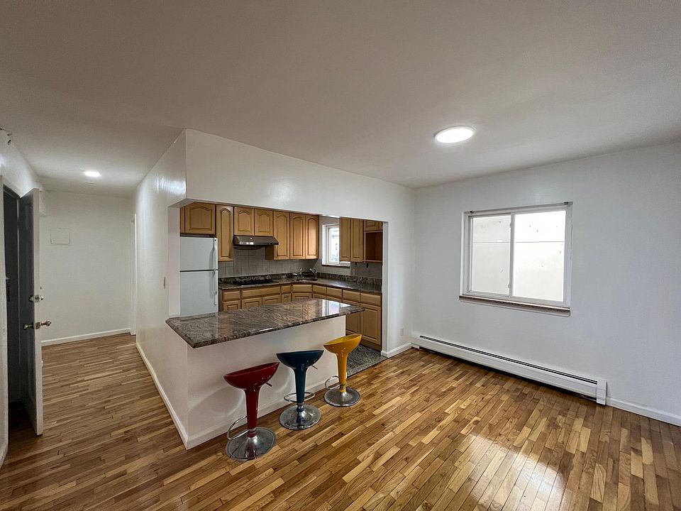 Kitchen & Dining Area