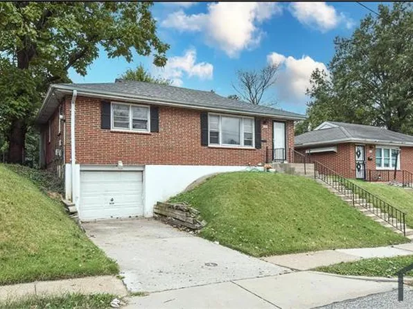 634 Chambers Rd, Saint Louis, MO 63135