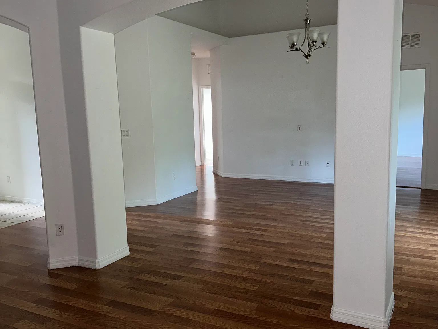 3 bed, 1696 sqft, $1,800 — Photo 2