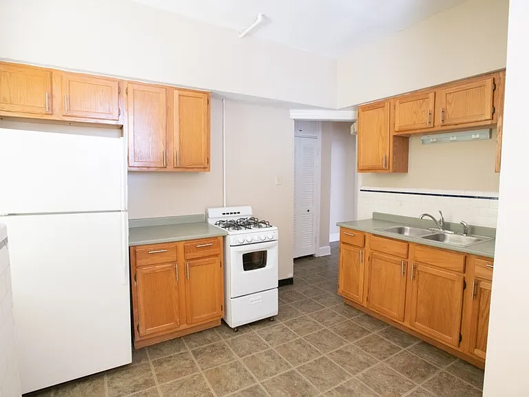 2216 E Ivanhoe Apartments — Photo 53