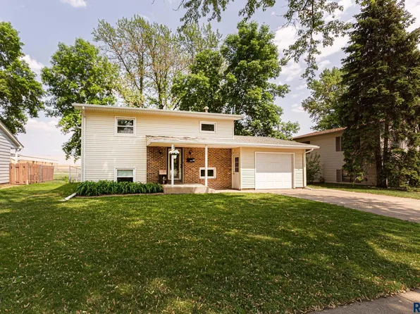 130 Catalina Ave, Vermillion, SD 57069